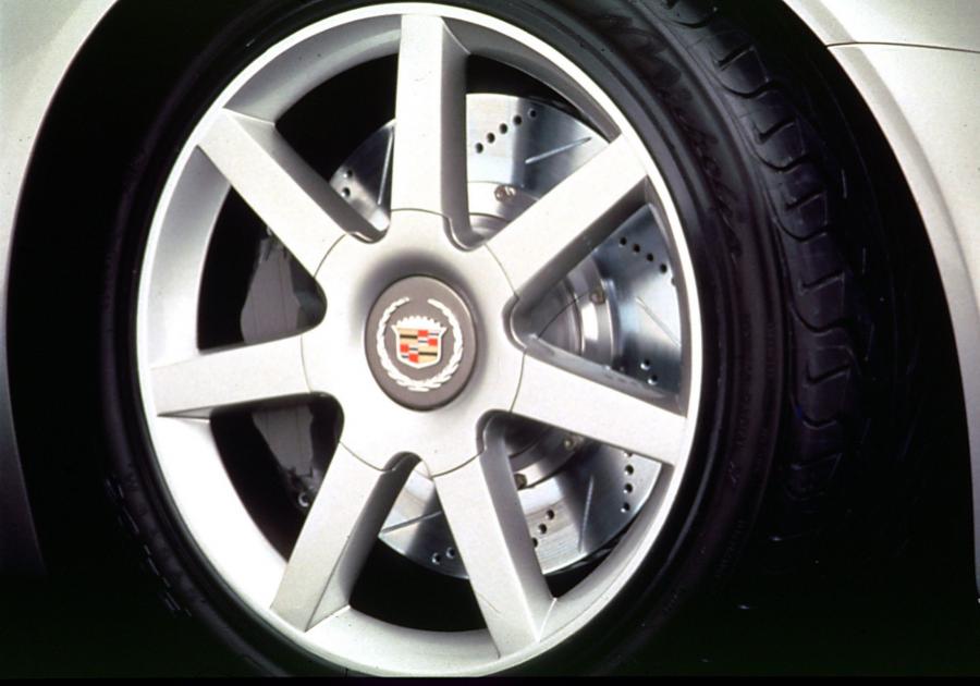  Cadillac Evoq Concept 1999 года  (фото 28 из 41)